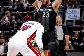 乐鱼app-达拉斯独行侠训练开放日，今晨单刀错失引欢呼，意甲在即，轮换策略成焦点(库班为什么卖掉独行侠)