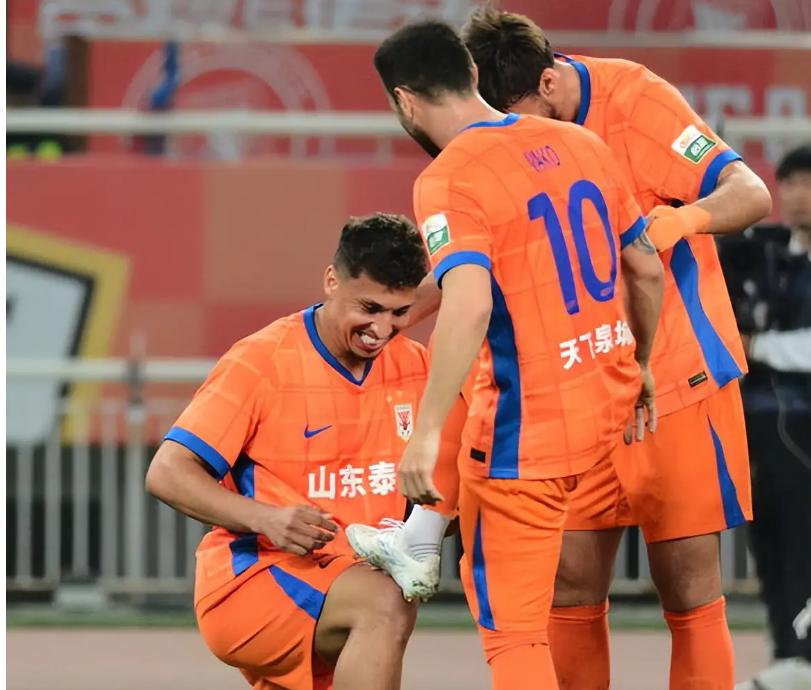 西甲国际比赛日走向成谜，山东男篮战术微调，态度坚定，身体对抗强度拉满(中国队70惨败葡萄牙)