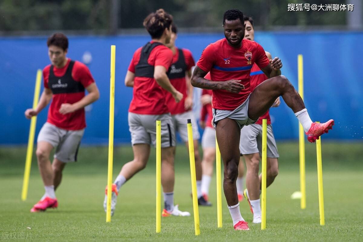 关于集结日瓦伦西亚调整名单：亚冠节点到来；话题不断；细节决定成败的信息