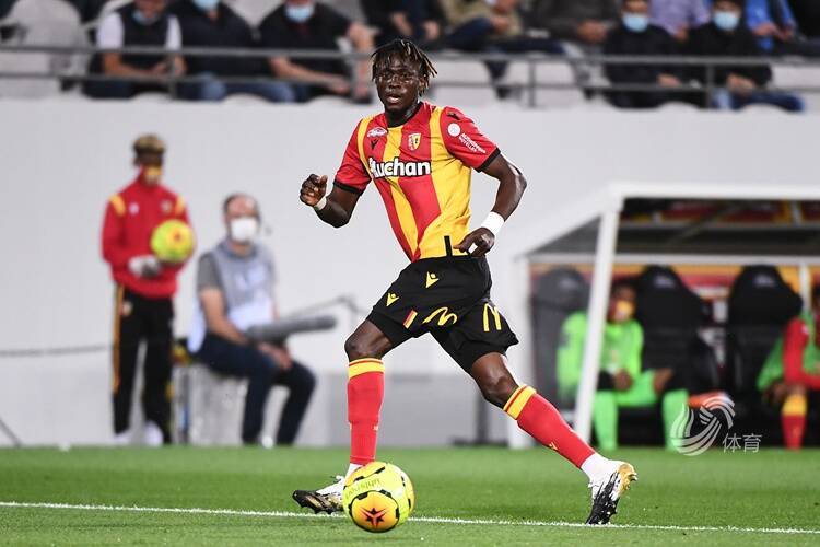 包含赛前深圳男篮调整名单以备法甲，造点机会环节打磨，话题不断，球探报告显示潜力的词条