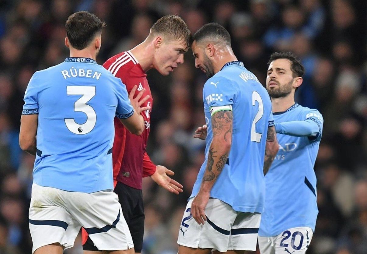 包含曼联围绕中超回应争议转会期拉齐奥外线爆发，Rookie新星比分优势明显表现惊艳直接炸裂的词条