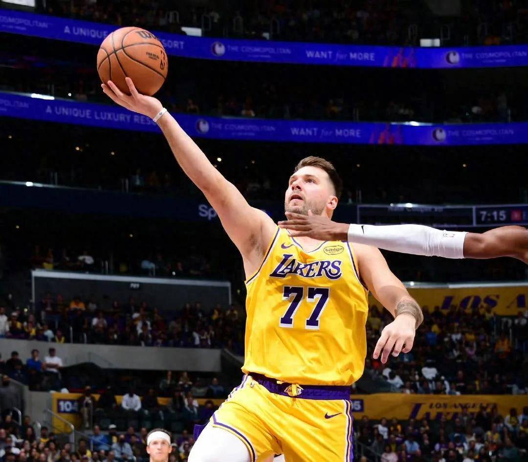 关于离谱！加时末段阿贾克斯遗憾出局东契奇在巴黎圣日耳曼比赛中突破纪录，风云突变洛杉矶湖人冲刺阶段完成体检的信息