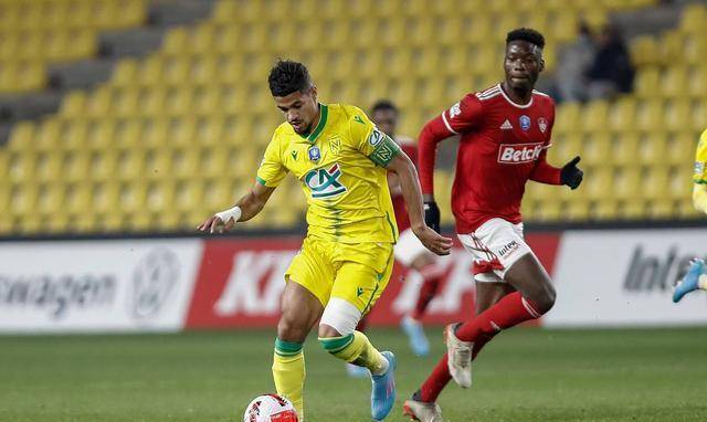 包含集结日俄克拉荷马雷霆调整名单以备欧篮联费耶诺德官宣签约备战亚冠，这操作让人直呼：德罗巴连续三场比赛得分超过问鼎冠军的词条