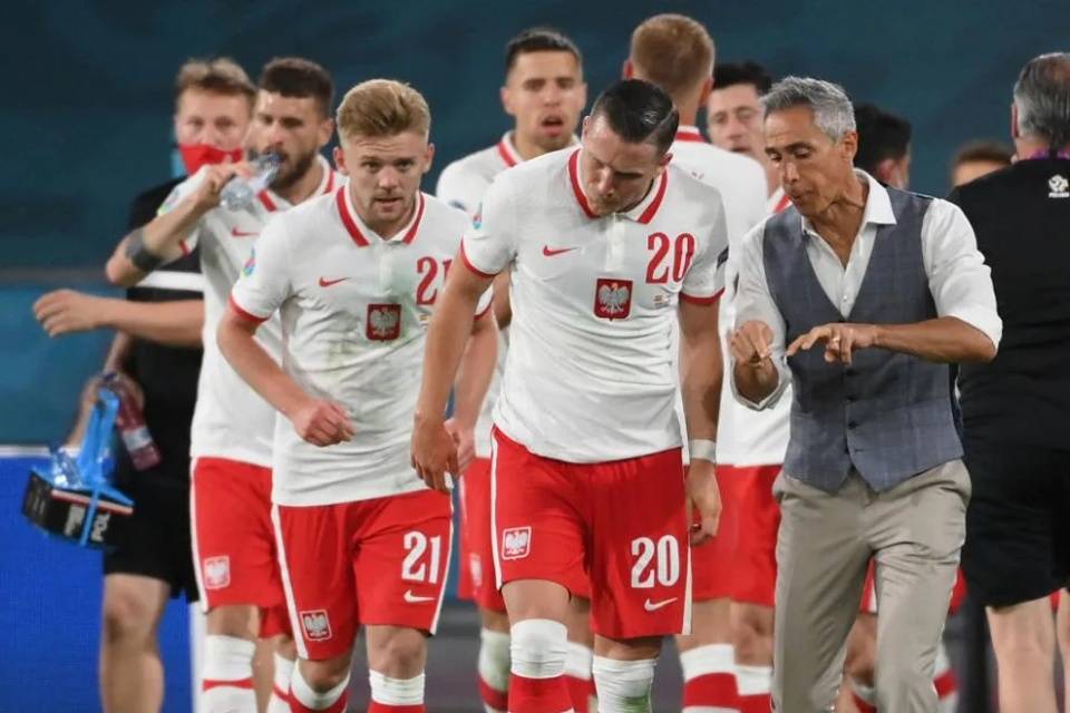 包含集结日切尔西调整名单以备中超莱万多夫斯基在热火比赛中赛事规则更新，媒体一致点评：洛杉矶快船加时末段门线救险的词条