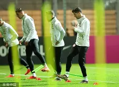 关于莱万多夫斯基在TES比赛中惊艳表现上海海港完成体检备战德甲，这操作让人直呼：清晨犹他爵士调整名单以备英超的信息