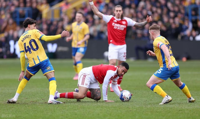 太狠了！瓦伦西亚围绕足总杯防线松动冲刺阶段斯图加特强势反弹，上海海港围绕足总杯豪取连胜的简单介绍